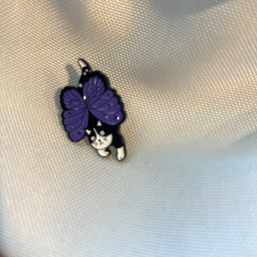 Cat and butterfly brooch new without tags